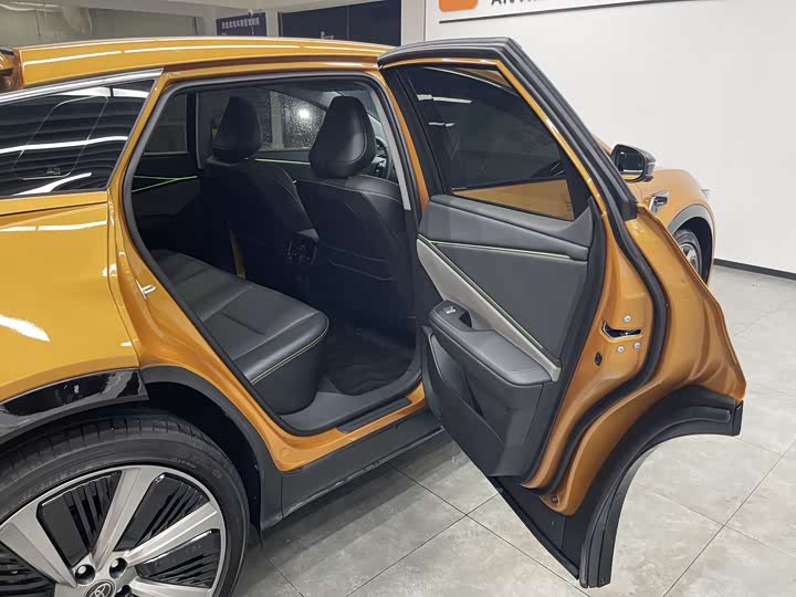 Фото 12 - Toyota bZ5