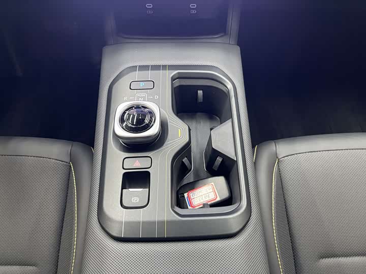 Фото 14 - Toyota bZ5