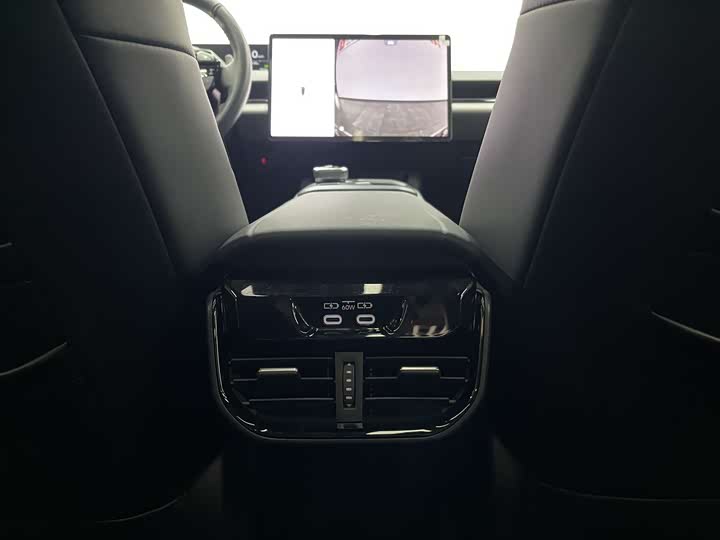 Фото 15 - Toyota bZ5