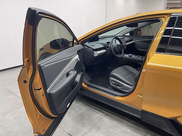 Фото 6 - Toyota bZ5