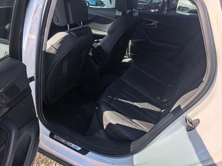 Фото 4 - Audi A4L