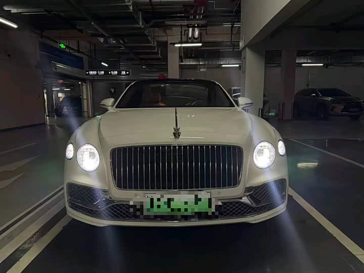 Фото 2 - Bentley Flying Spur Hybrid