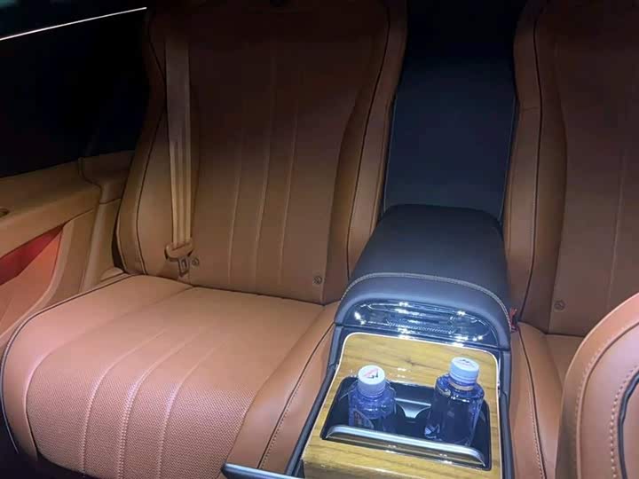 Фото 5 - Bentley Flying Spur Hybrid