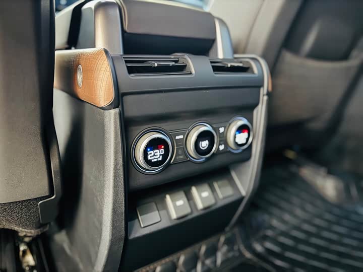 Фото 7 - Land Rover Defender