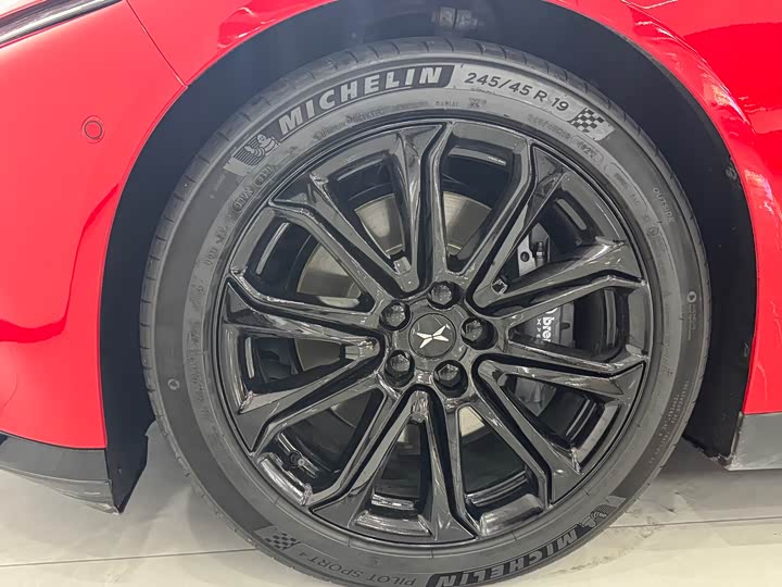 Фото 10 - XPeng P7