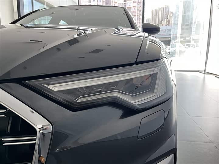 Фото 11 - Audi A6L