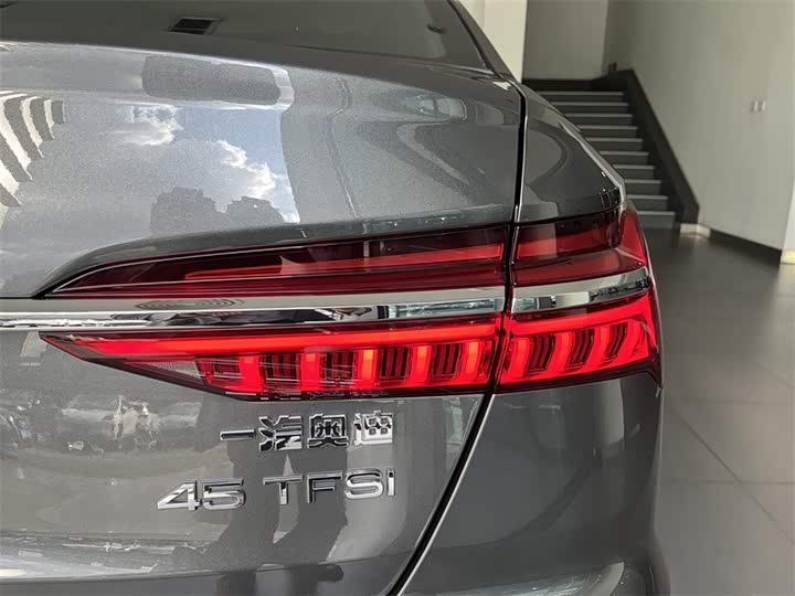 Фото 12 - Audi A6L