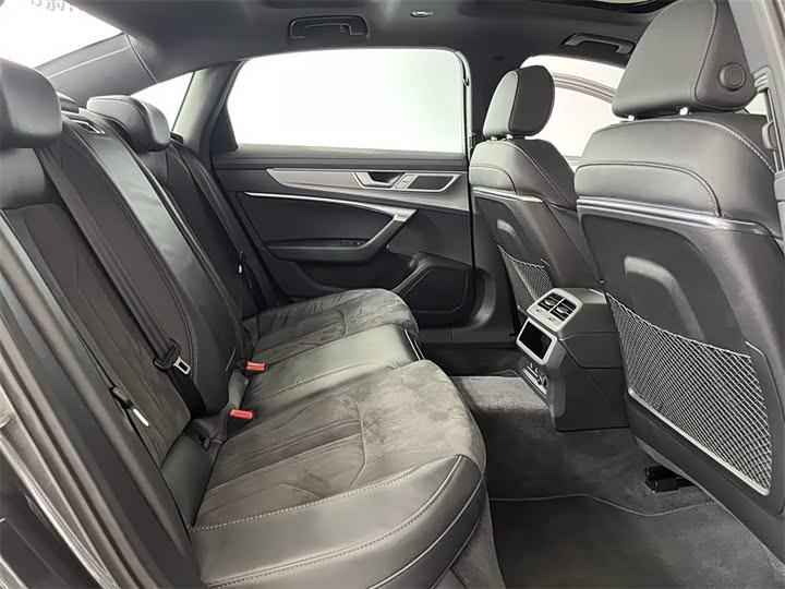 Фото 7 - Audi A6L