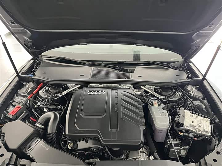 Фото 8 - Audi A6L