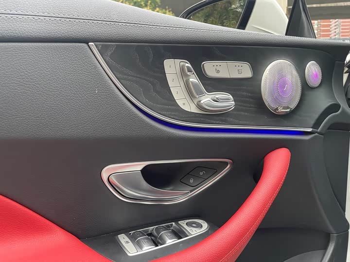 Фото 13 - Mercedes-Benz E-Class