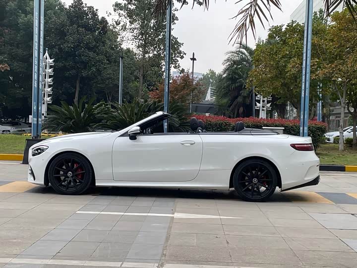 Фото 7 - Mercedes-Benz E-Class