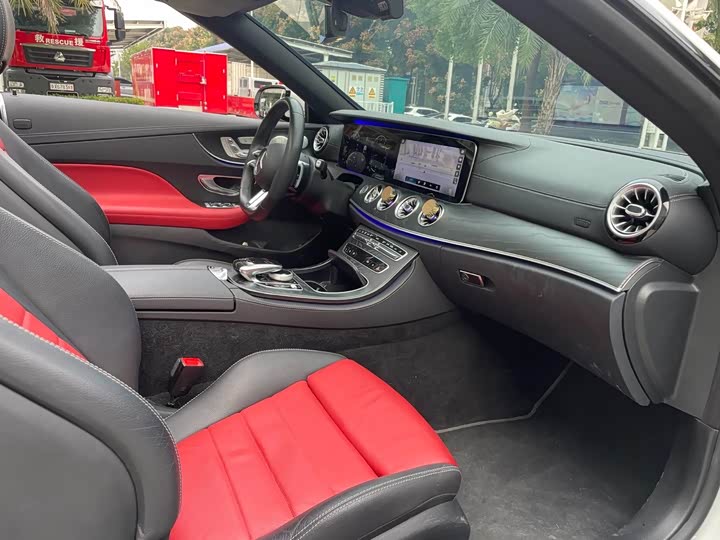 Фото 9 - Mercedes-Benz E-Class