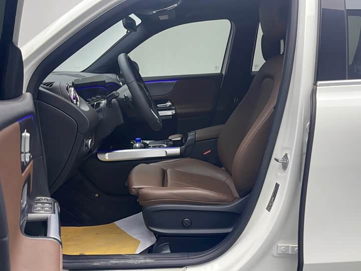 Фото 13 - Mercedes-Benz GLB-Class