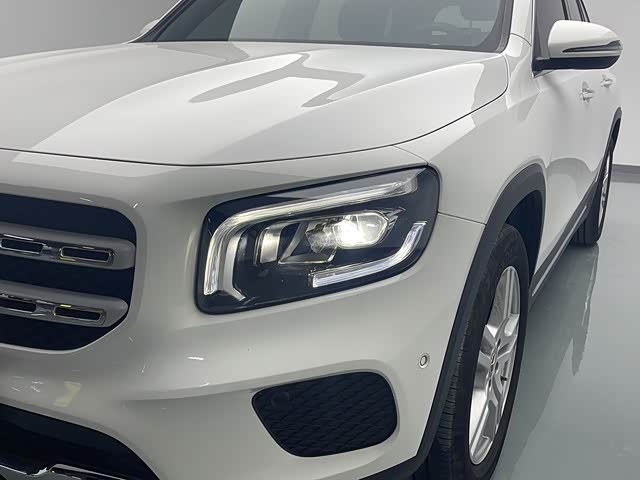 Фото 8 - Mercedes-Benz GLB-Class