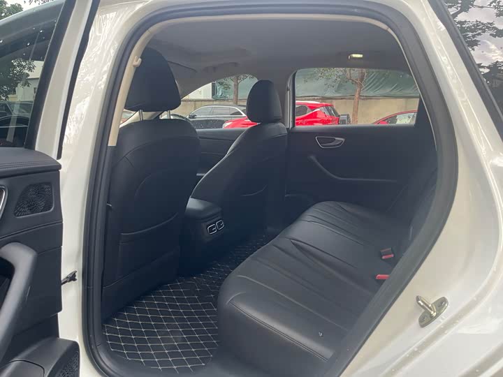 Фото 10 - Roewe D7