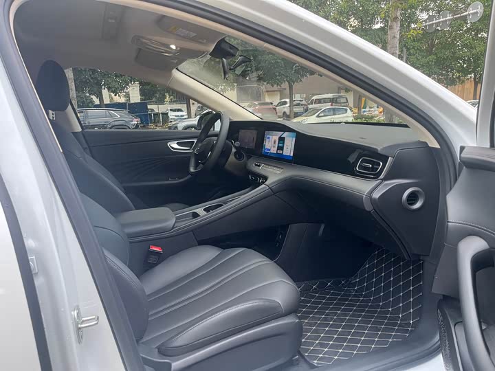 Фото 15 - Roewe D7