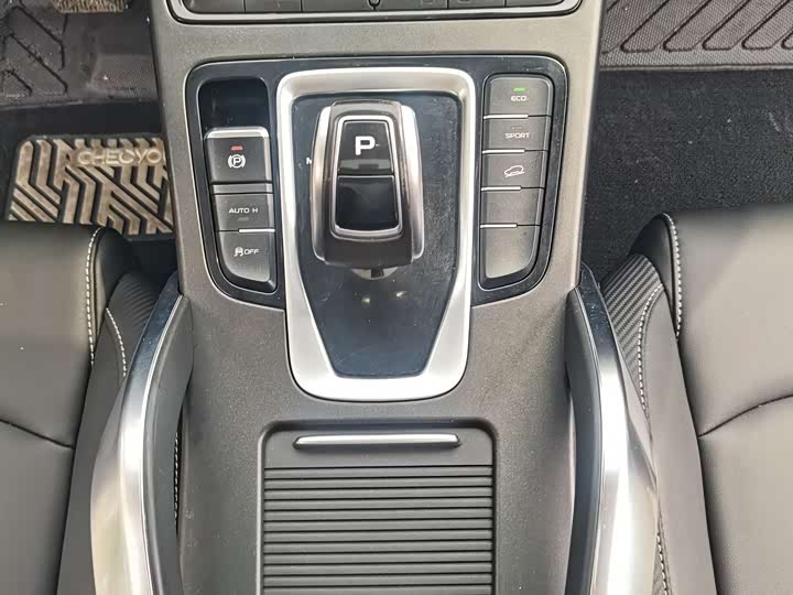 Фото 16 - Geely Atlas