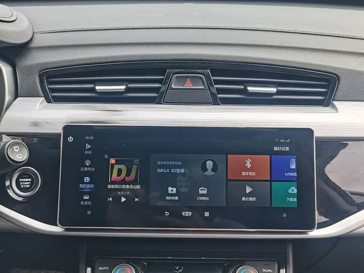 Фото 17 - Geely Atlas