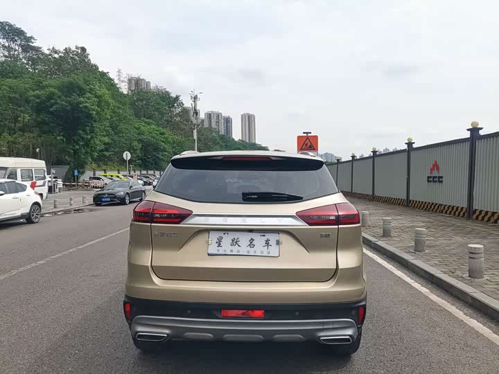 Фото 5 - Geely Atlas
