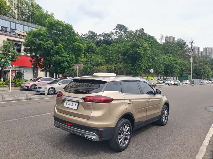 Фото 6 - Geely Atlas