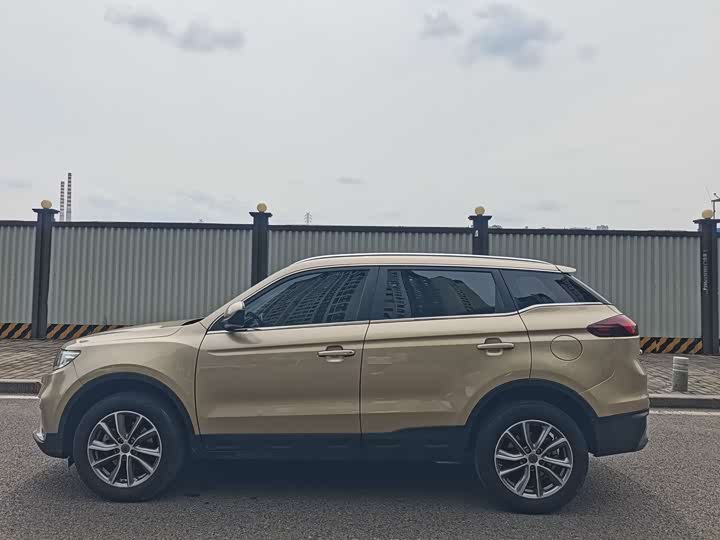 Фото 7 - Geely Atlas