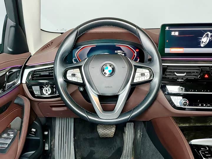 Фото 16 - BMW 5 Series