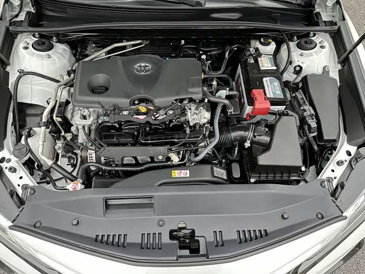 Фото 11 - Toyota Camry