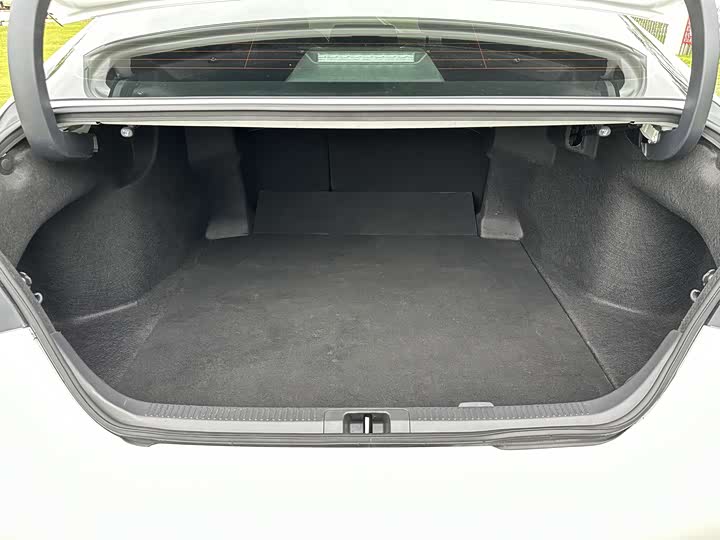 Фото 12 - Toyota Camry