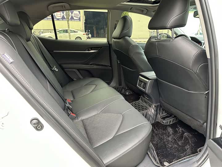 Фото 22 - Toyota Camry