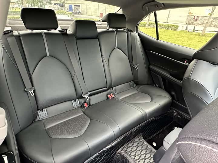 Фото 24 - Toyota Camry