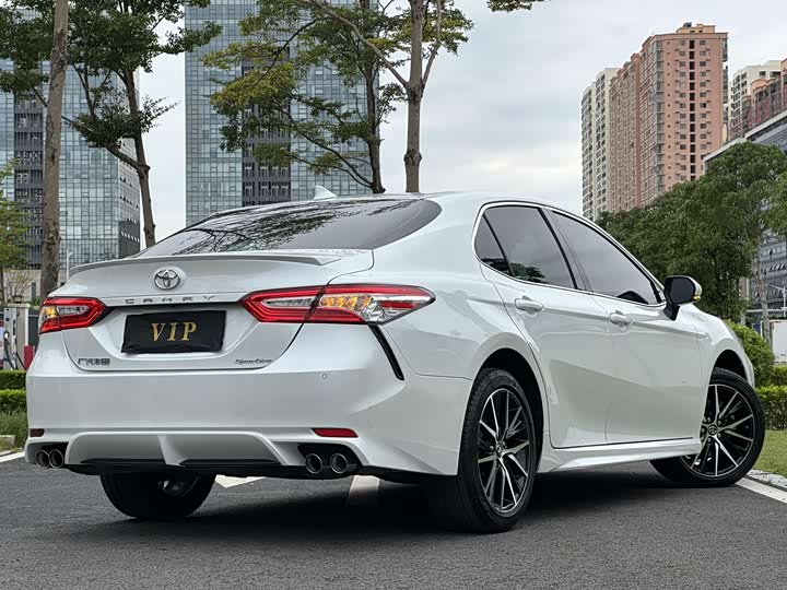 Фото 4 - Toyota Camry