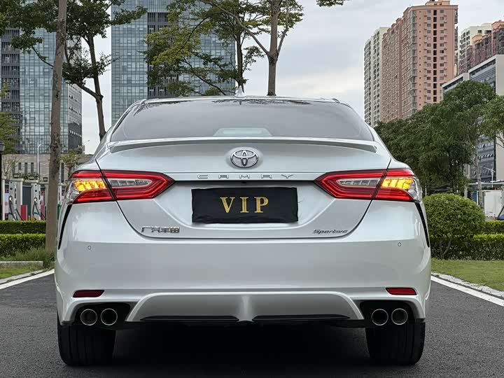 Фото 5 - Toyota Camry