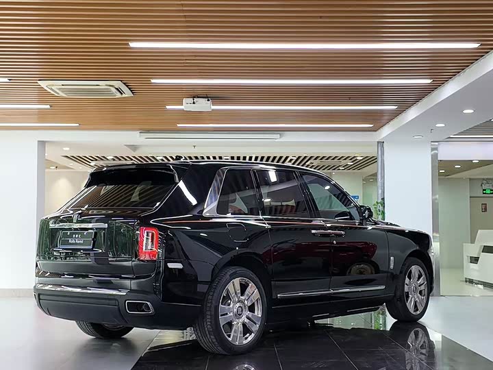 Фото 3 - Rolls-Royce Cullinan
