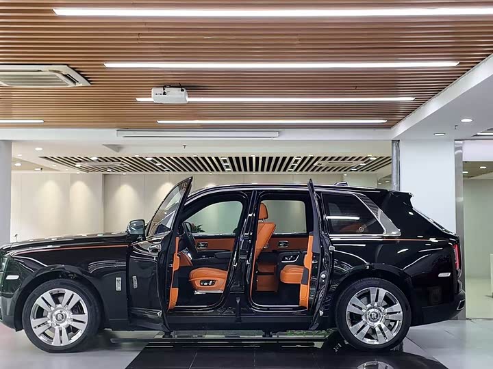 Фото 4 - Rolls-Royce Cullinan