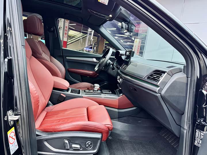 Фото 17 - Audi Q5L