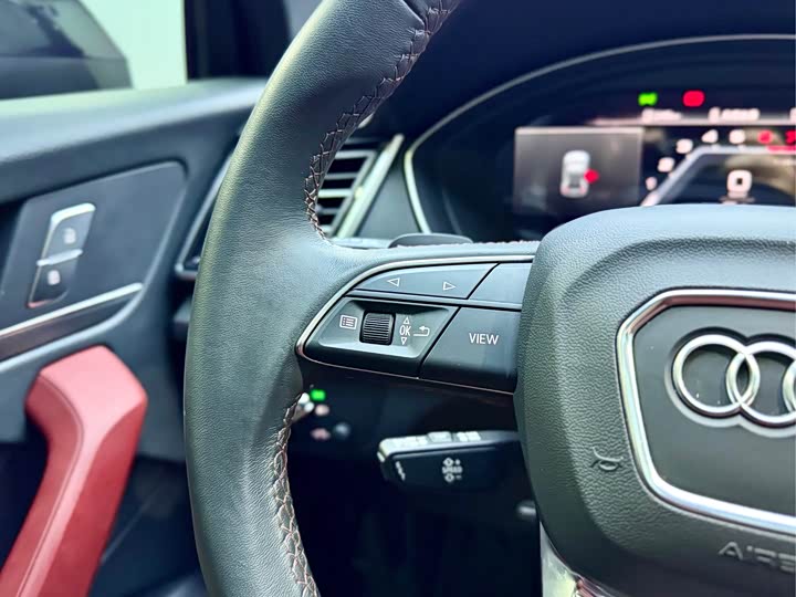 Фото 20 - Audi Q5L