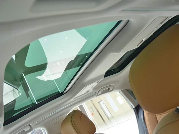 Фото 12 - Audi A8