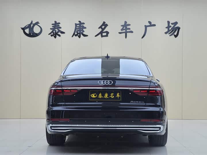 Фото 3 - Audi A8
