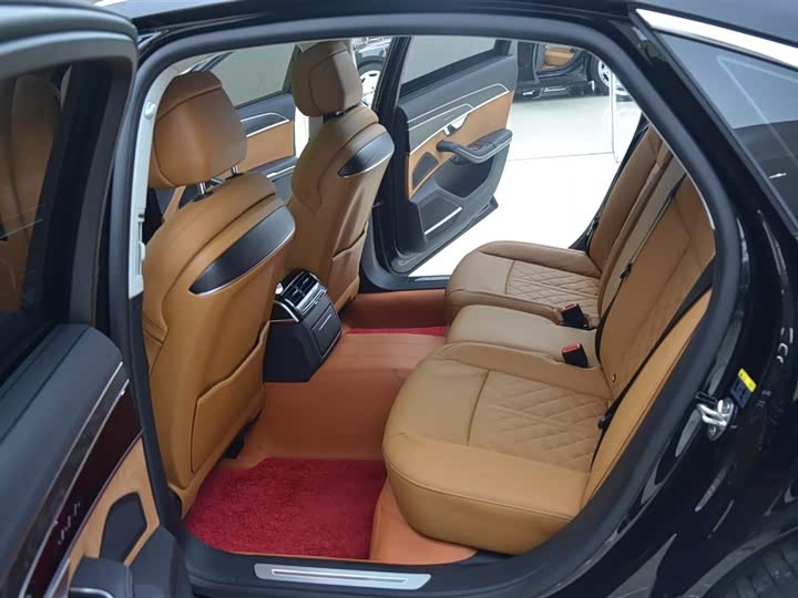 Фото 5 - Audi A8