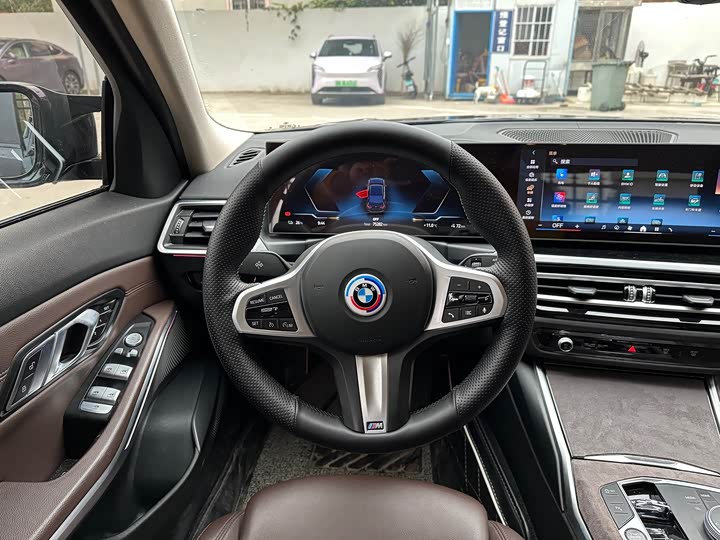 Фото 13 - BMW i3