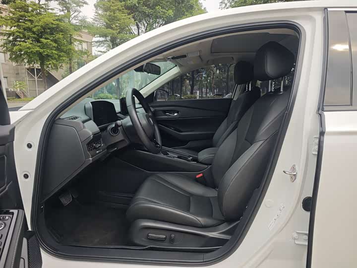 Фото 12 - Honda Accord