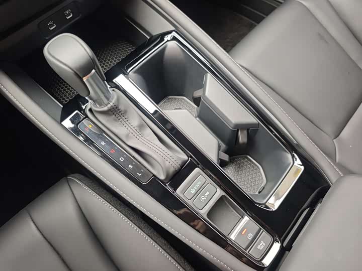 Фото 17 - Honda Accord