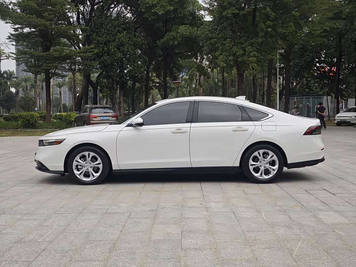 Фото 4 - Honda Accord