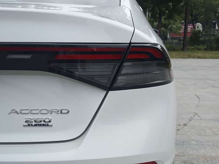 Фото 9 - Honda Accord