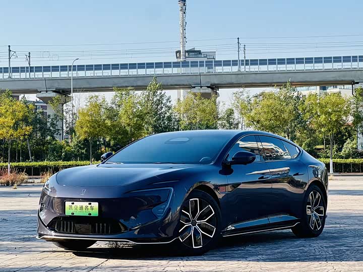 Фото 1 - Avatr 12