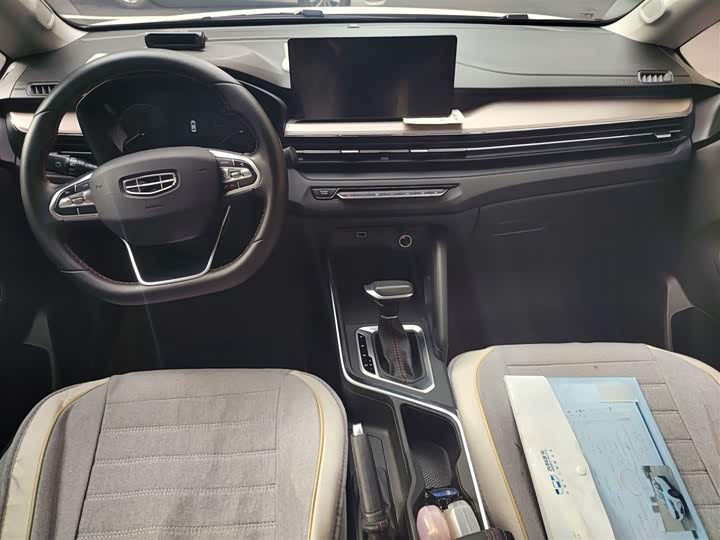 Фото 13 - Geely Vision X3