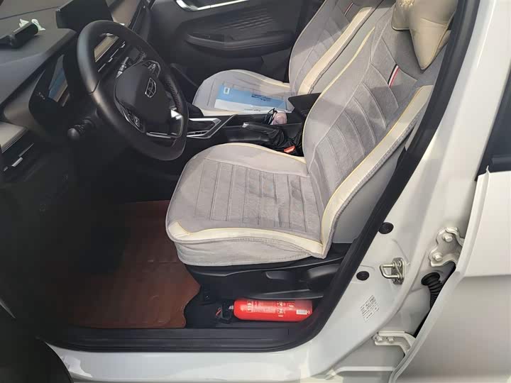 Фото 14 - Geely Vision X3