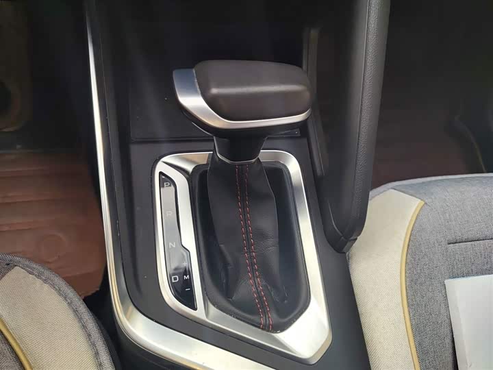 Фото 7 - Geely Vision X3