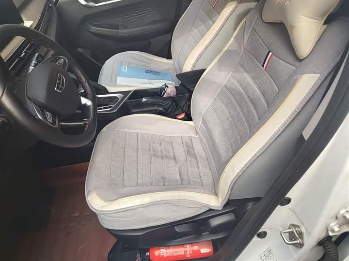 Фото 8 - Geely Vision X3