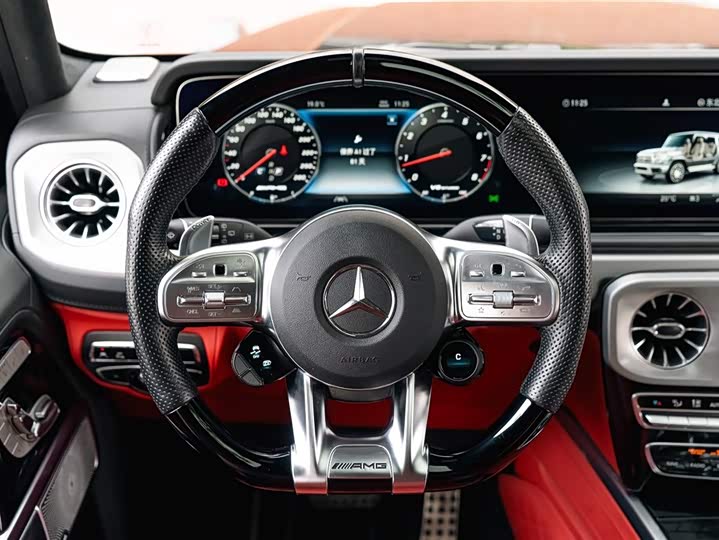 Фото 17 - Mercedes-Benz G-Class AMG